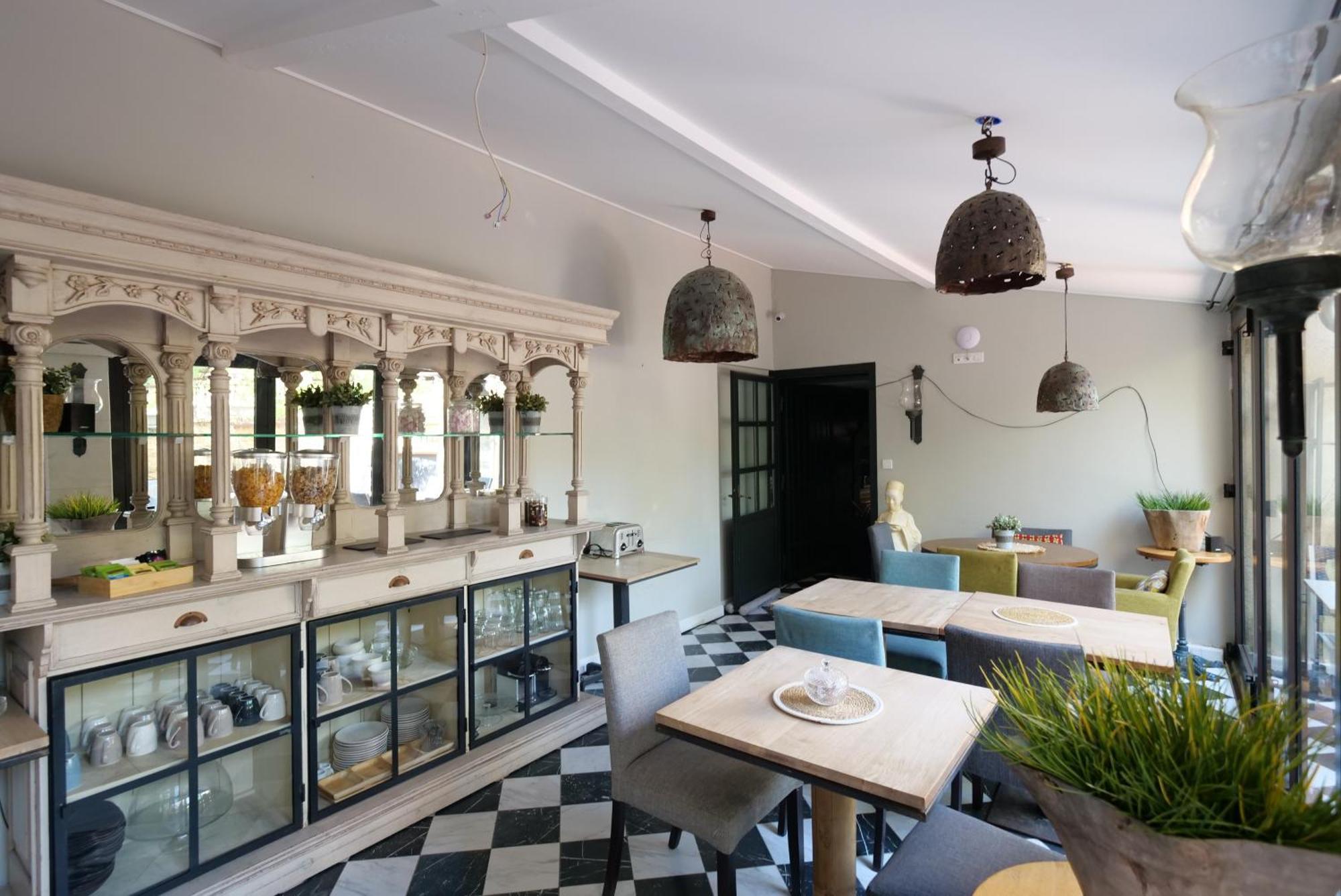 Chambres Du Vieux Bistrot Cabrieres-d'Avignon Exterior photo